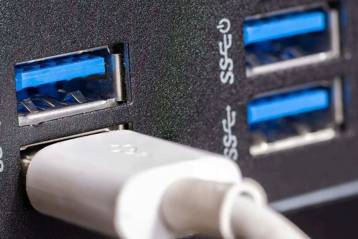 Mengapa 86% Orang Sering Mencolokkan USB Terbalik?