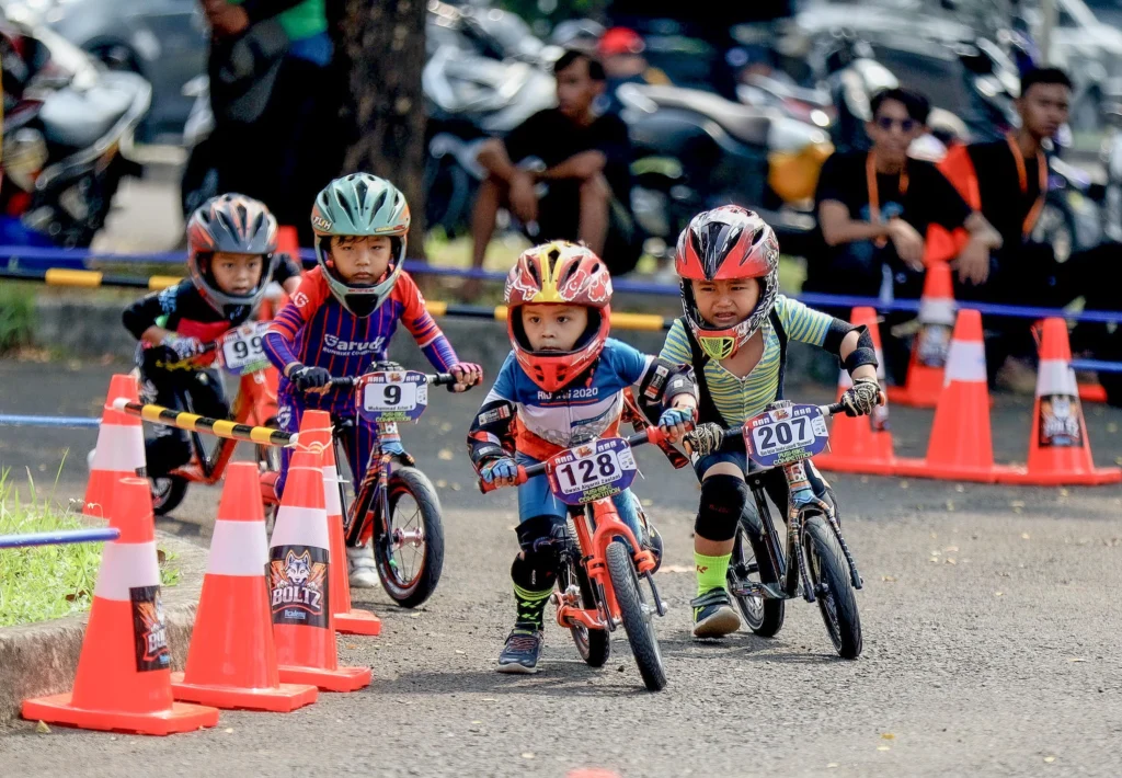 Metland Cikarang Raih Rekor MURI Lewat Balap Pushbike Anak