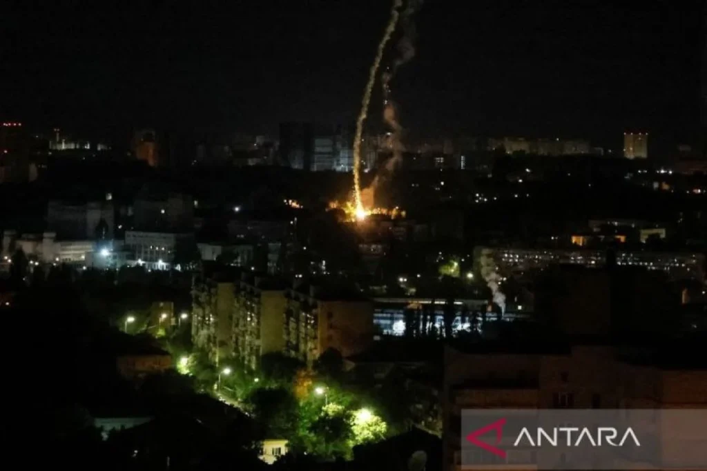 Rusia Luncurkan Serangan Mematikan ke Kyiv, 27 Tewas
