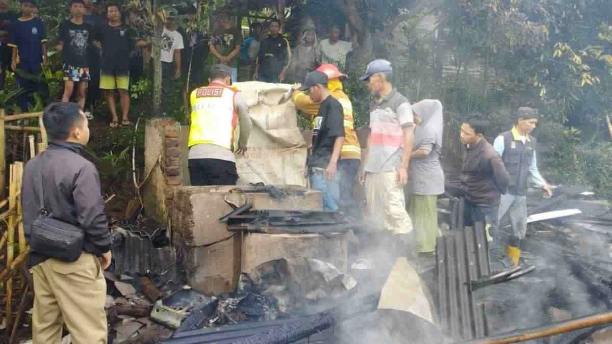 Tragedi Kebakaran di Palmerah Jakbar: Lansia Tewas Terjebak Api