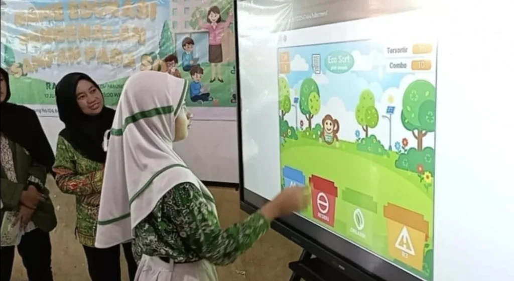 UPNVJ Edukasi Siswa SDN 01 Parung Lewat Game Digital